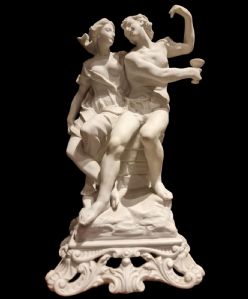 Schöne Statue, die "die Liebe" darstellt